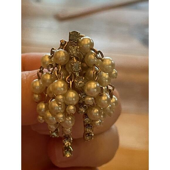 Beautiful Pair of Vintage Dangle/tassel clip on earrings.Faux pearl & diamonds. - Picture 2 of 4
